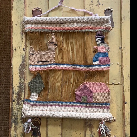 HANDMADE VINTAGE LLAMA CROCHET WOVEN WALL DECOR OS - Picture 2 of 9